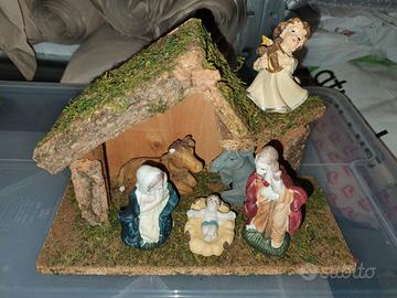 Presepe completo di 6 statuine e capanna in legno