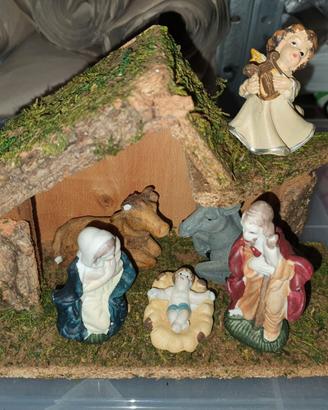 Presepe completo di 6 statuine e capanna in legno
