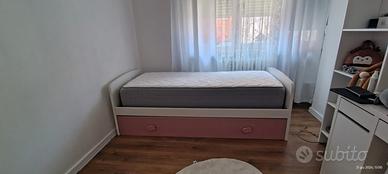 Letto singolo più scrivania  200€