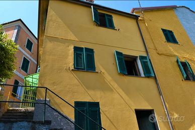 Casa liguria, codivara (varese ligure)