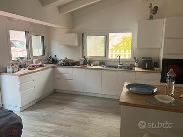 Cucina usata completa di elettrodomestici