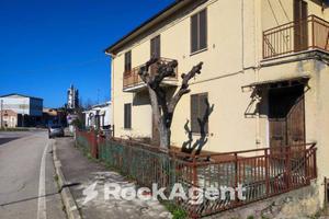 CASA SINGOLA CON GIARDINO