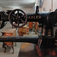 Macchina da cucire industriale vintage “Adler” 