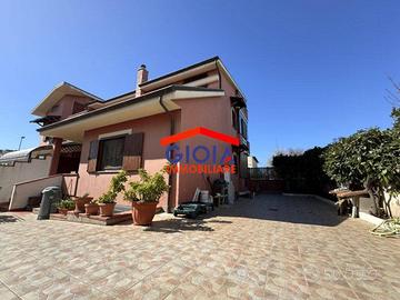 Villa di 220 m² con 4 locali a Mondragone