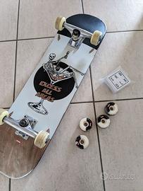 Skateboard Globe  8" + ruote extra e accessori