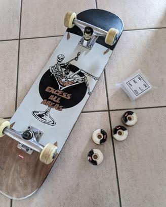 Skateboard Globe  8" + ruote extra e accessori