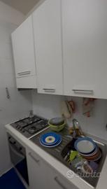 cucina con camera da letto bambino