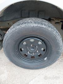 cerchi con gomme termiche 235 70 16  fuoristrad