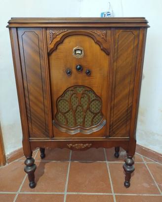 Radio  consolette Vignati Menotti anno 1032