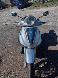 Scooter beverly 250