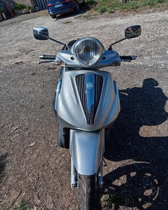 Scooter beverly 250