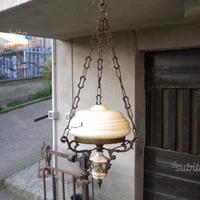 Antico lampadari con ceramica