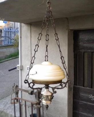 Antico lampadari con ceramica