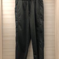 Pantaloni Shein di tuta grigio scuro.