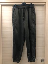 Pantaloni Shein di tuta grigio scuro.