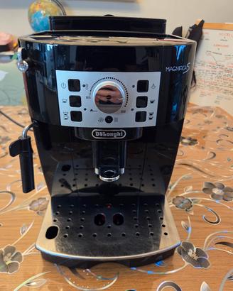 De Longhi Magnifica S - ECAM 22.110.B