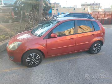 Ford Fiesta, tagliando ok, vetri oscurati