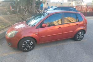 Ford Fiesta, tagliando ok, vetri oscurati