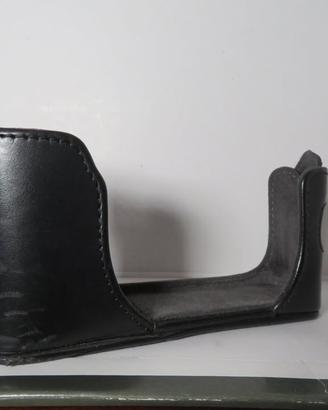 Mezza Custodia (Half Case) in Pelle Nera per Fotoc