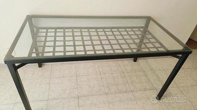 Tavolo moderno in ferro e vetro