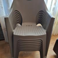 8 sedie  in plastica rigida+Tavolo da esterno