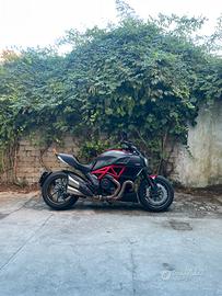 Ducati Diavel 1200 red carbon
