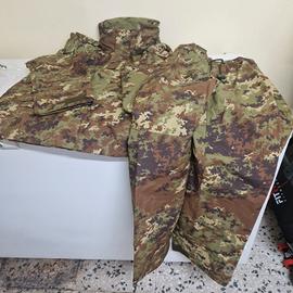 Abbigliamento policromo TG. 54 per cacciatori.
