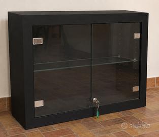 Vetrina espositiva in legno nero con serratura