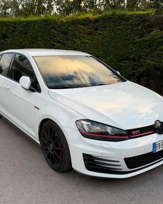VW GOLF 7 GTI PERFORMANCE