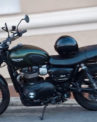 Triumph street scrambler 900
