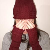 Guanti senza dita e berretto: stile e calore