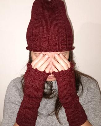 Guanti senza dita e berretto: stile e calore