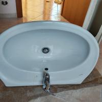 Lavabo con miscelatore