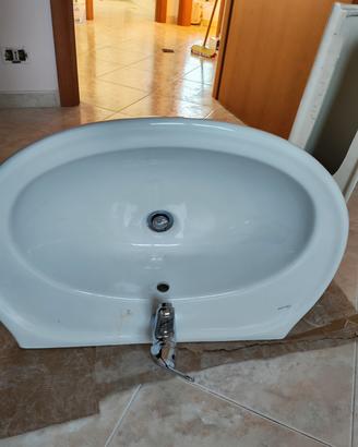 Lavabo con miscelatore