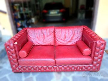 Divano Chesterfield 2 posti in pelle bordeaux capi