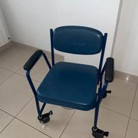 Due carrozzine per disabili