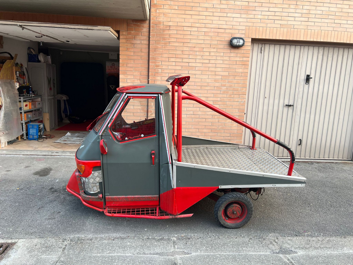 Piaggio Ape 50, restaurata, con accessori - Moto e Scooter In vendita a  Arezzo