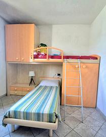 Cameretta per bambini con soppalco