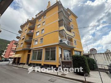 LOCALE COMMERCIALE IN CENTRO