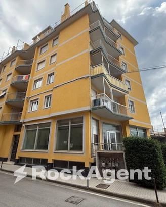 LOCALE COMMERCIALE IN CENTRO