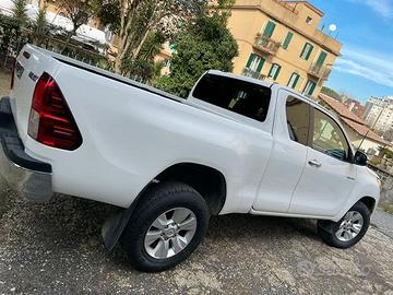 Toyota Hilux 2.4 D-4D 4WD 2 porte (Extra Cab)