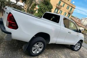 Toyota Hilux 2.4 D-4D 4WD 2 porte (Extra Cab)