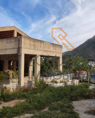 Intero stabile in costruzione a Macari