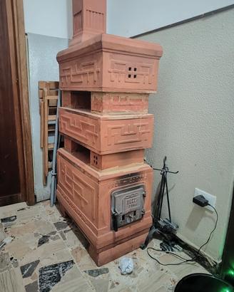 stufa a legna in terracotta