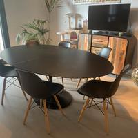 Tavolo Saarinen con sedie