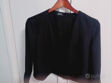 Elegante coprispalle nero Oltre