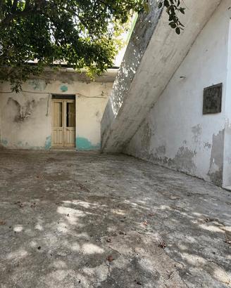 Casa Indipendente su Due Livelli con Cortile