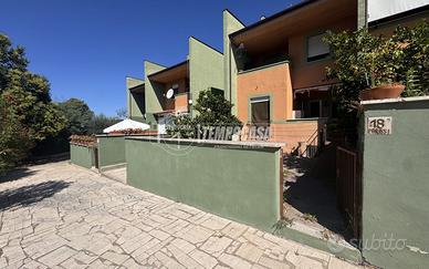 Appartamento con giardino privato e vista lago - T