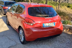 Peugeot 208 come nuova