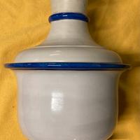 Vaso in cotto dipinto con collo e piccola apertura